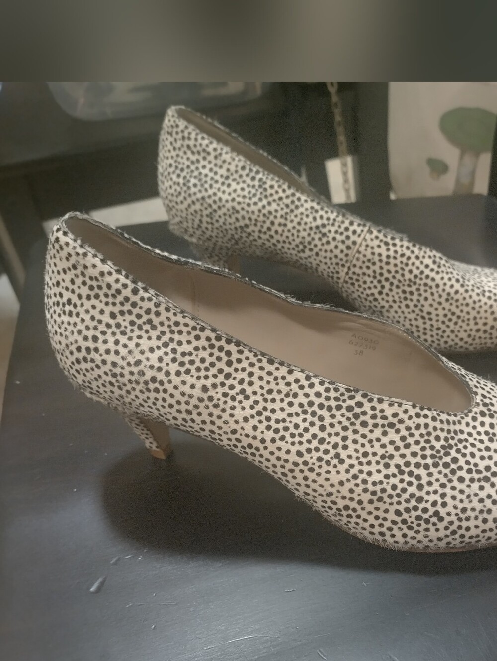 NWOT Boden Spotted Calf Hair & Leather Heels Sz 38 (7-7.5) - Picture 2 of 5